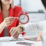 Employee tardiness – how to manage it in 5 effective ways